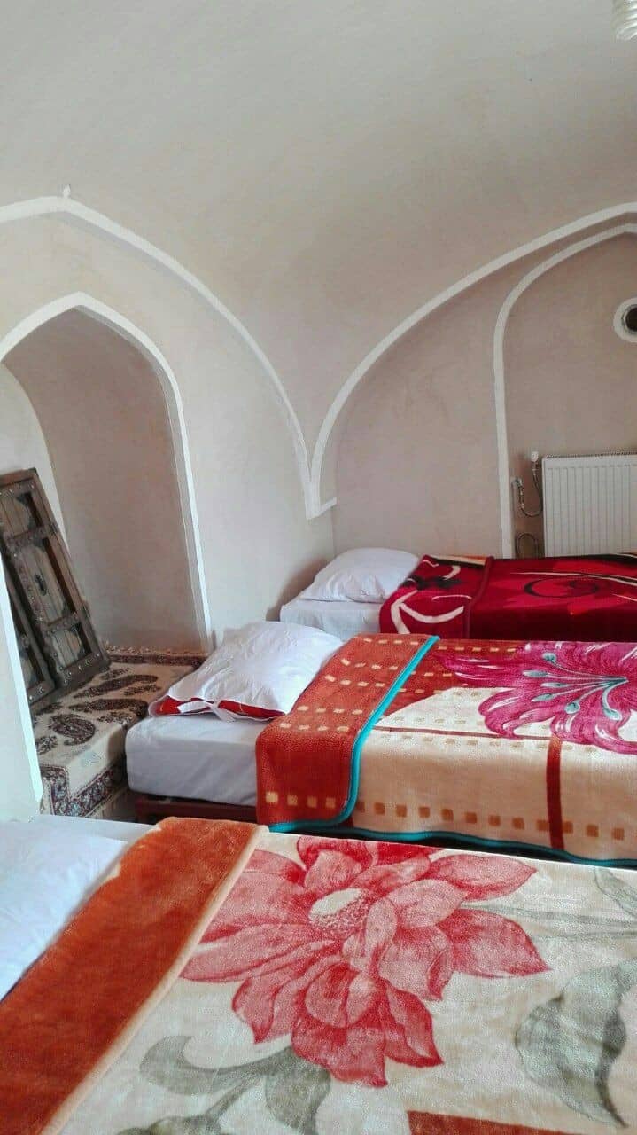 اجاره اقامتگاه بومگردی در امامزاده یحیی زواره