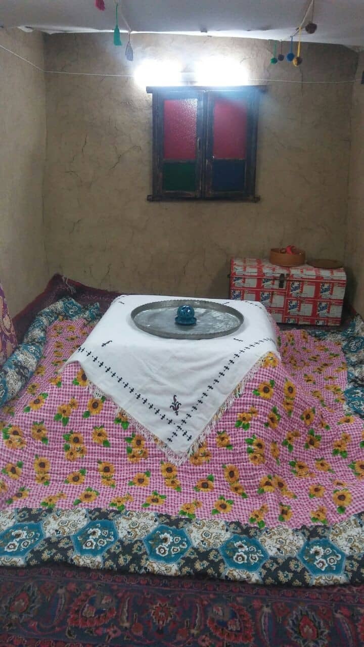 اجاره خانه ی سنتی در بیارجمند سمنان -اتاق کرسی