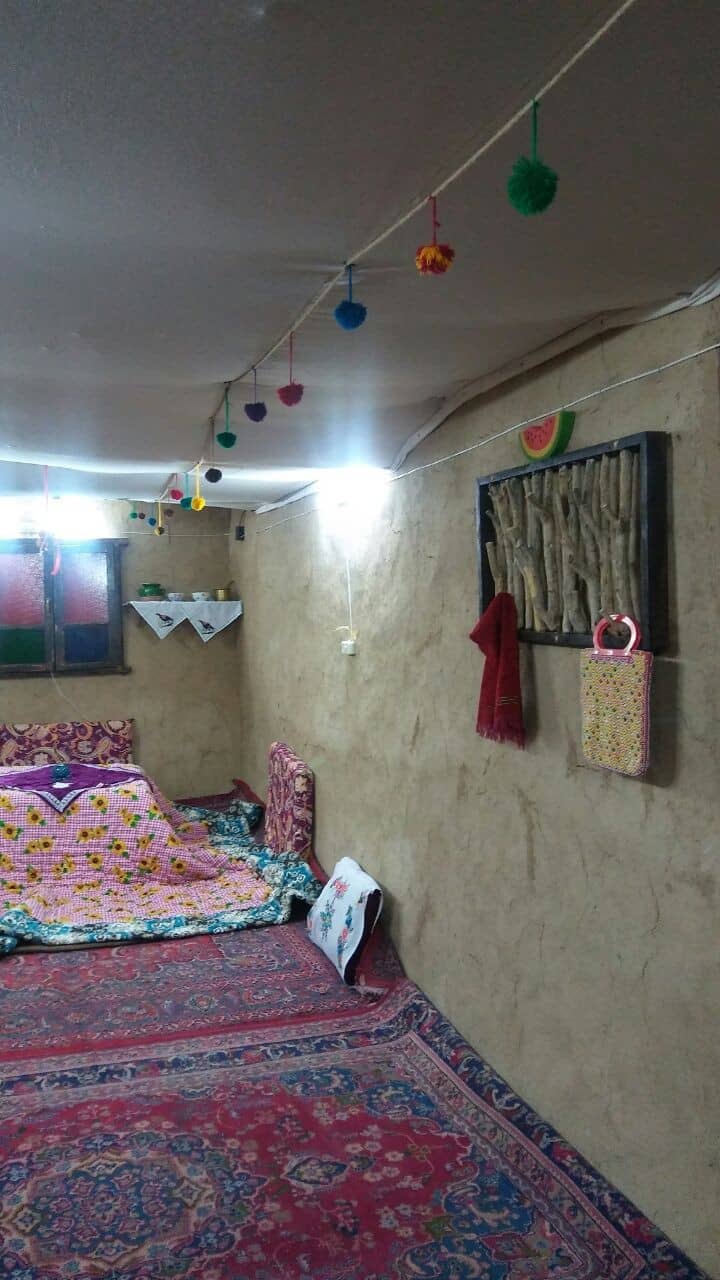 اجاره خانه ی سنتی در بیارجمند سمنان -اتاق کرسی