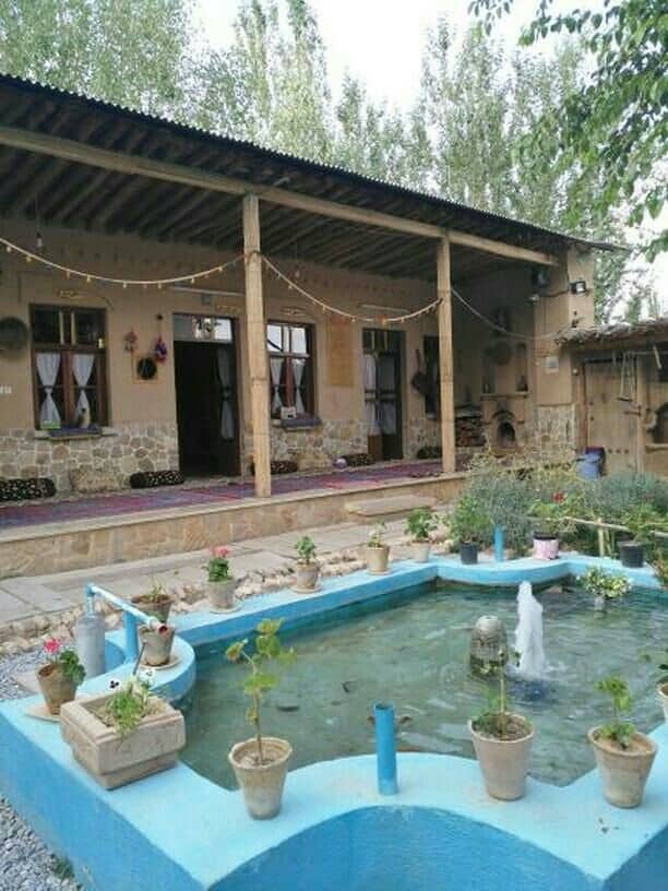 اجاره اقامتگاه بومگردی در هفشجان با امکانات عالی و سرویس سفارش غذا