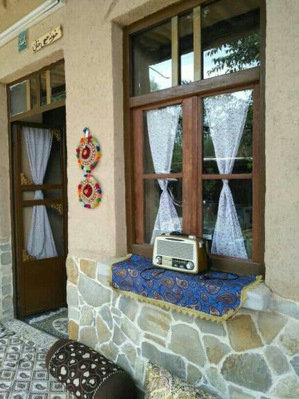 اجاره اقامتگاه بومگردی در هفشجان با امکانات عالی و سرویس سفارش غذا