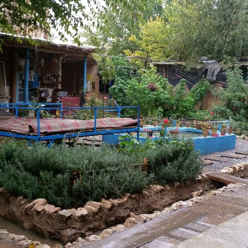 اجاره اقامتگاه بومگردی در هفشجان با امکانات عالی و سرویس سفارش غذا