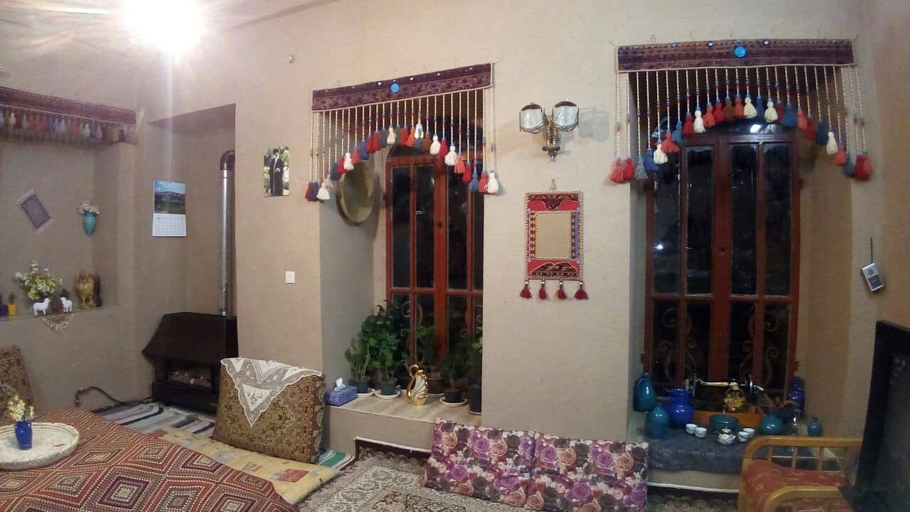 اجاره اقامتگاه بومگردی سنتی در هزاوه اراک 