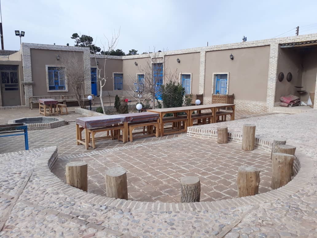 اجاره خانه سنتی با صبحانه درنشتیفان