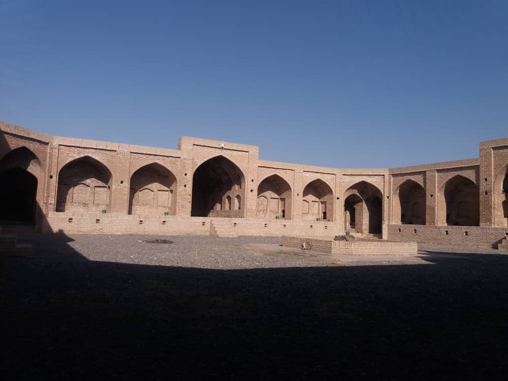 اجاره کاروانسرای سنتی کویری در زنبورک قم