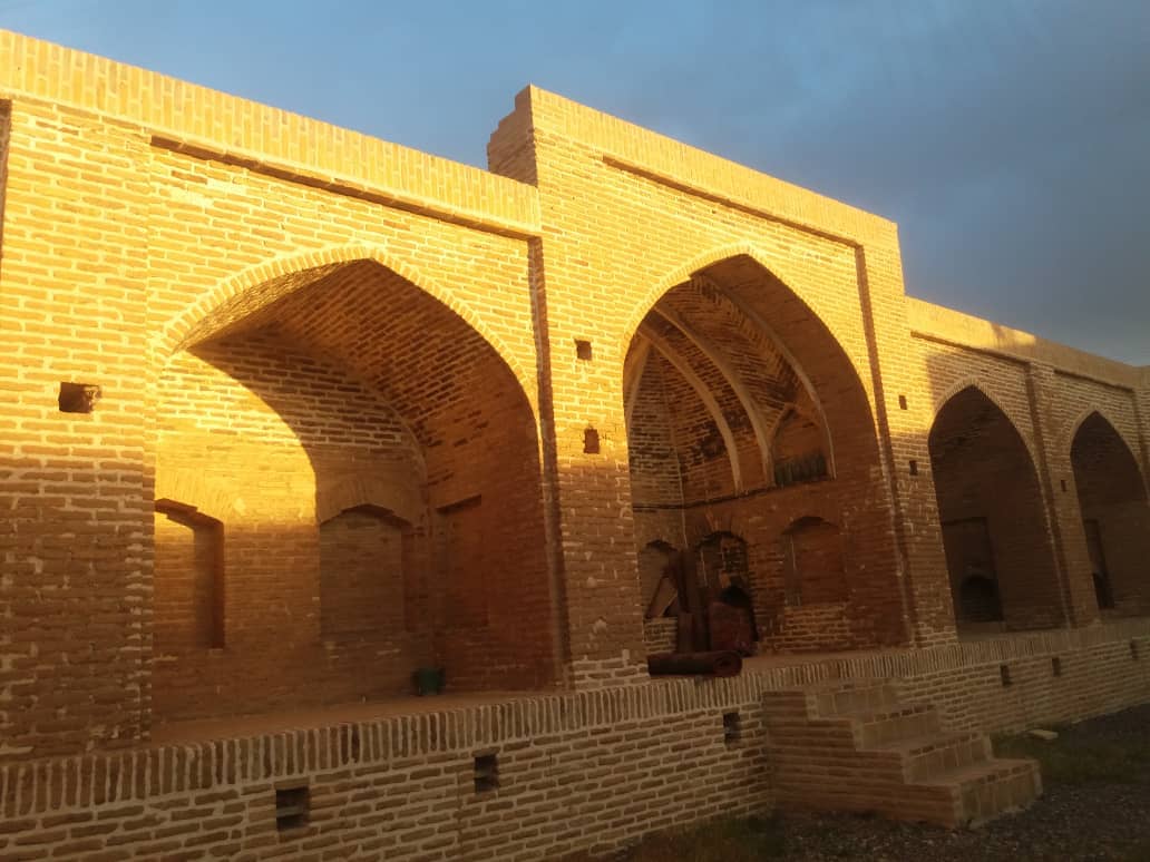 اجاره کاروانسرای سنتی کویری در زنبورک قم