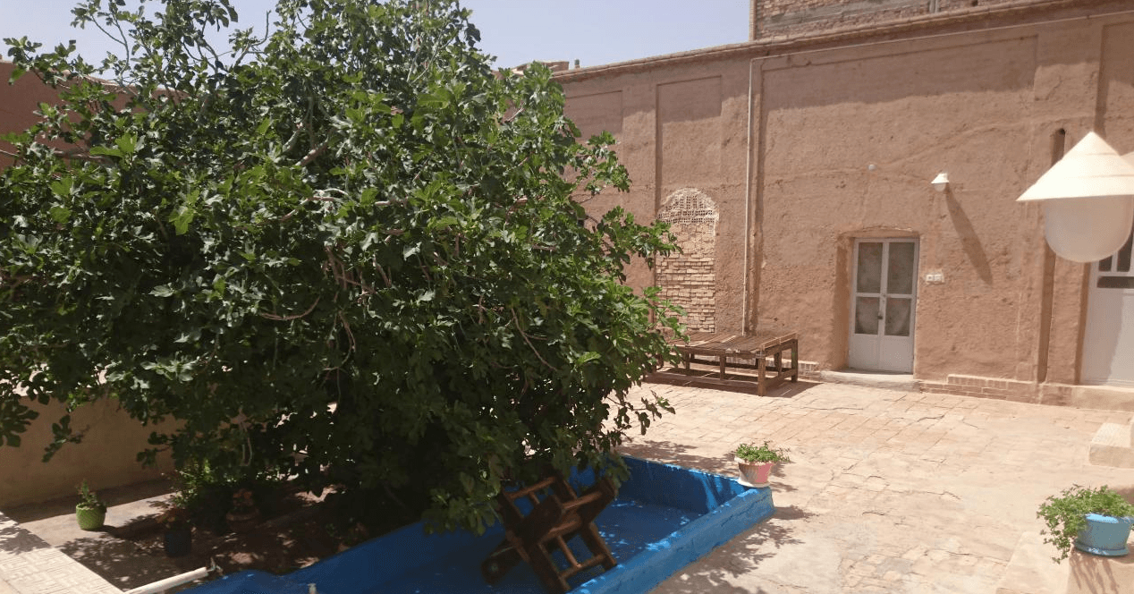 اجاره اقامتگاه سنتی خانه مادربزرگ در یزد 