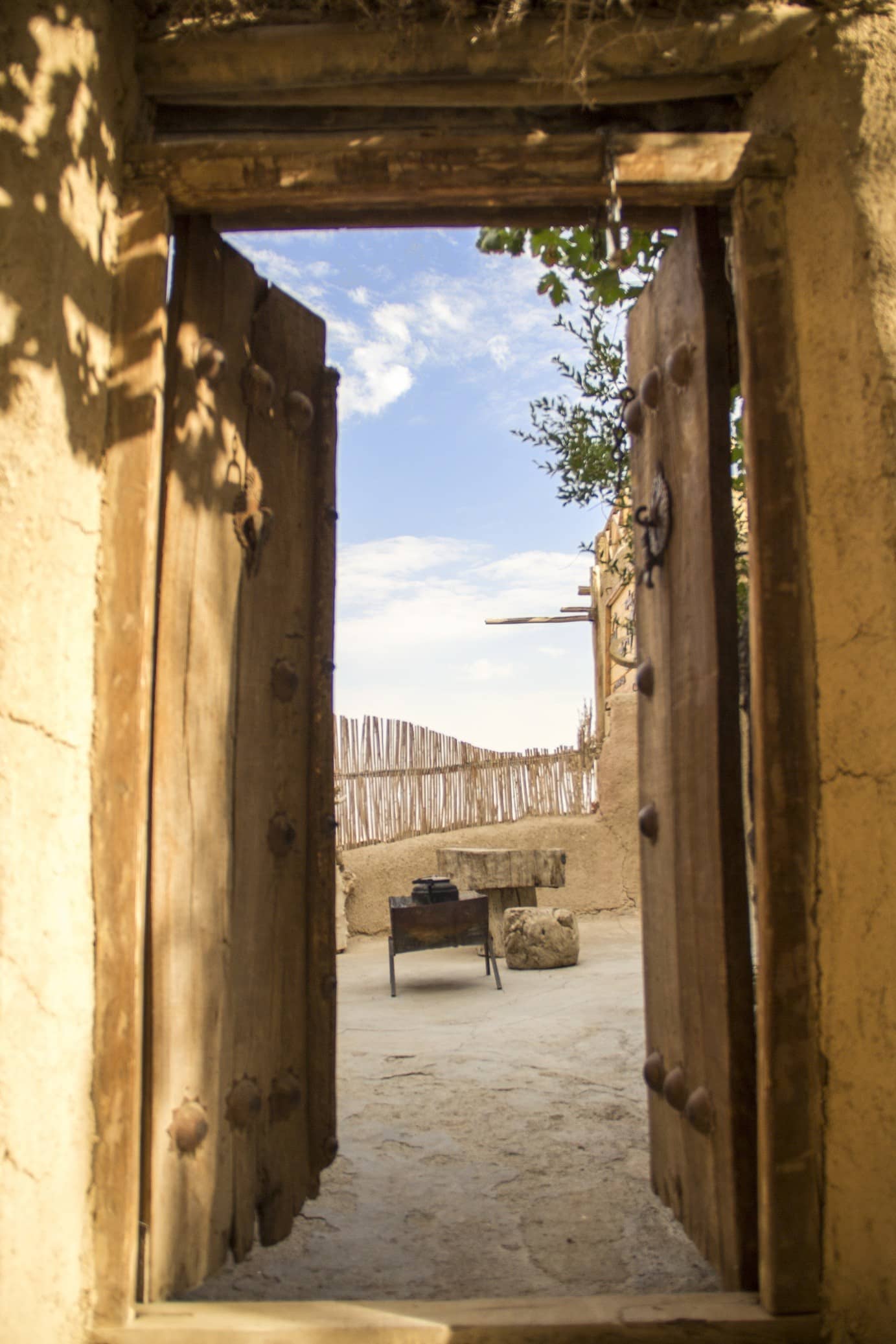 اجاره اقامتگاه و اتاق روستای در قلعه بالا بیارجمند