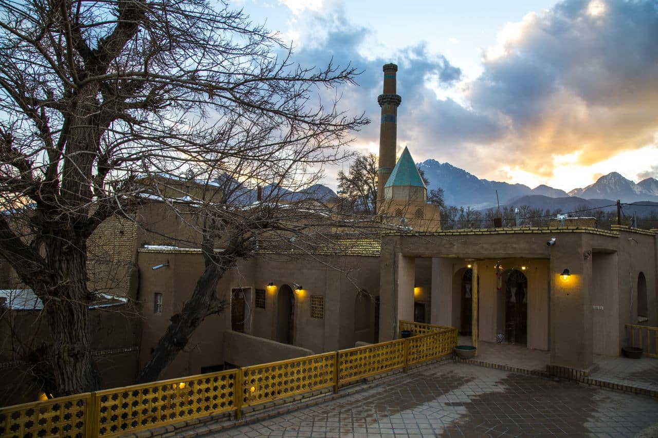 اجاره اتاق 5نفره در نطنز اصفهان - روضه