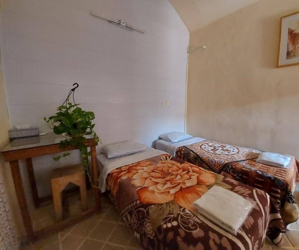 اجاره اتاق سنتی در کمال الملک کاشان - خزان