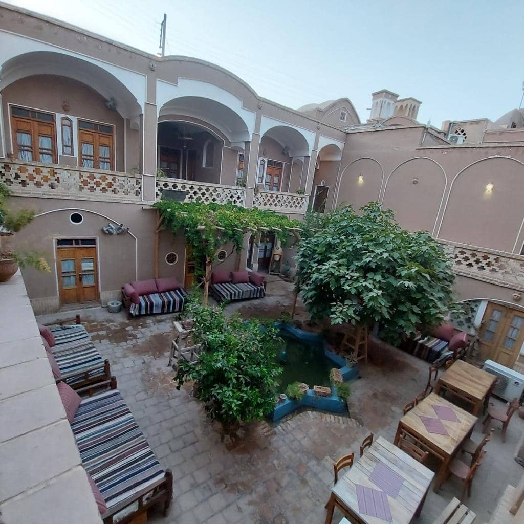 اجاره اقامتگاه بومگردی در کمال الملک کاشان - کیان