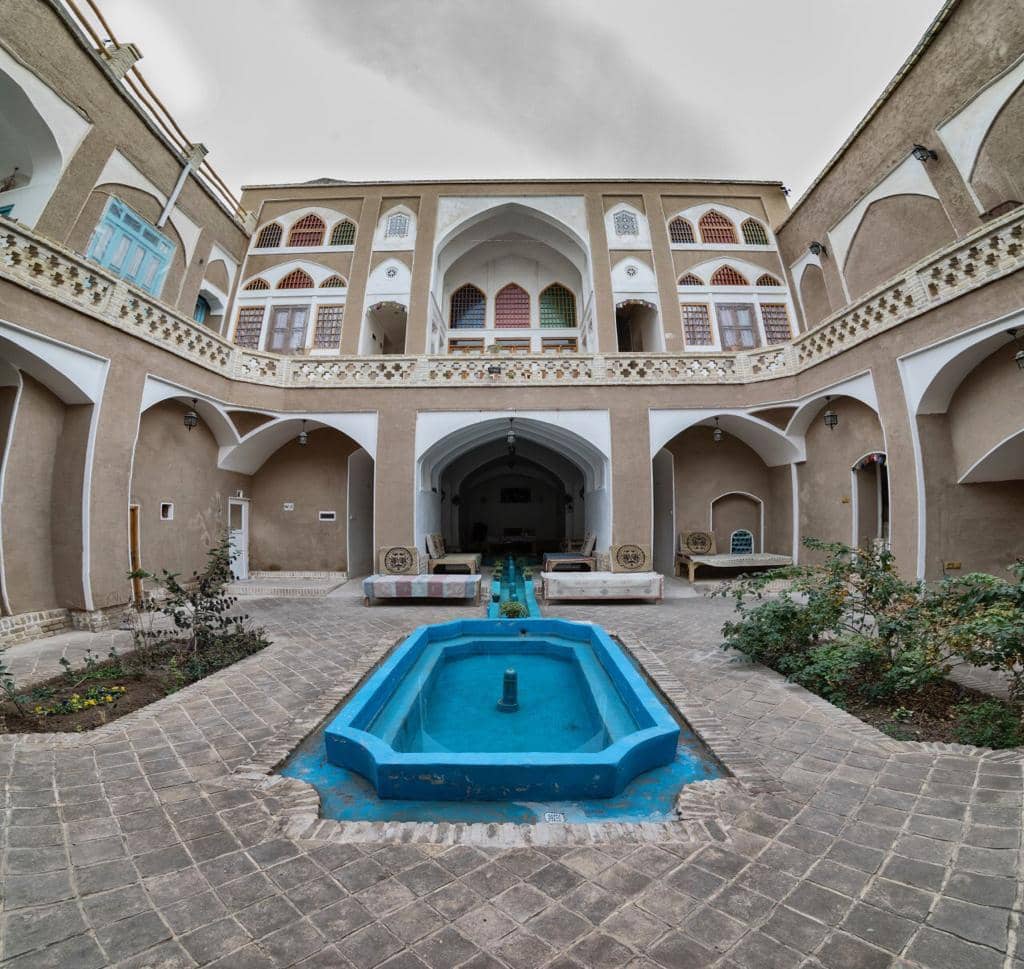 اجاره اقامتگاه سنتی در کمال الملک کاشان - نقش