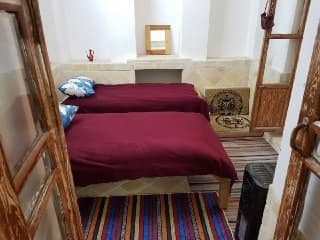 اجاره اقامتگاه سنتی کوچک در کمال الملک کاشان - اتاق قالی
