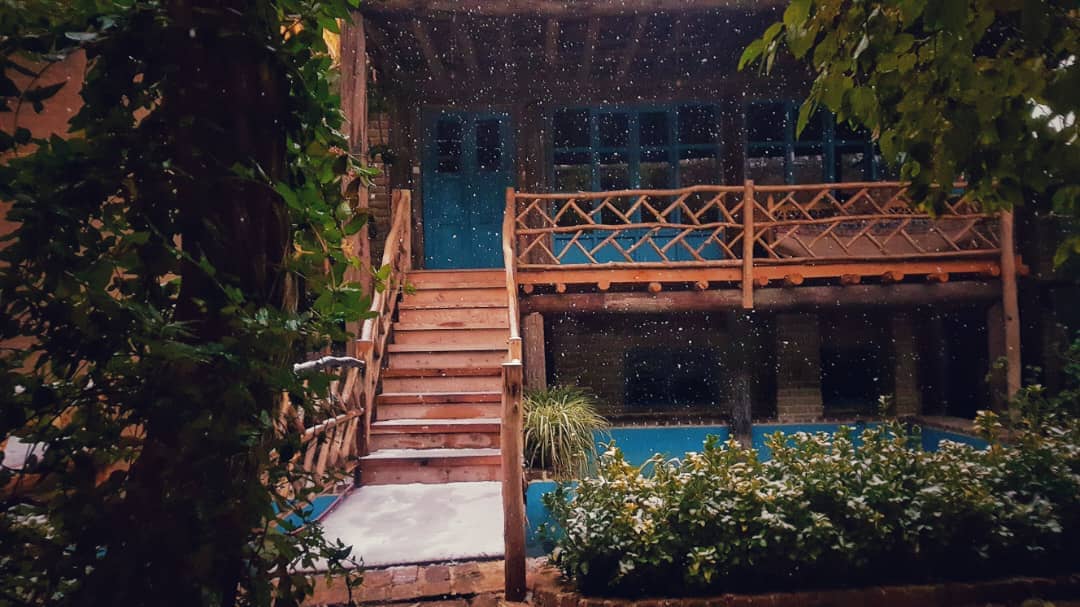 اجاره خانه سنتی نزدیک شاندیز حصارسرخ - هنرپیشه