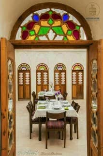 اجاره بوم گردی سنتی در آقازاده ابرکوه - اتاق فروغ السلطنه vip