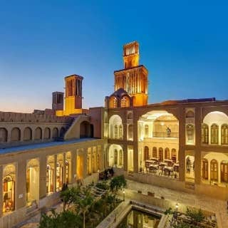 اجاره بوم گردی سنتی در آقازاده ابرکوه - اتاق فروغ السلطنه vip