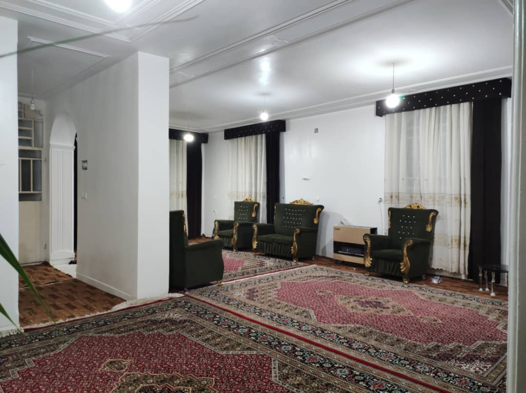 اجاره باغ و ویلایی استخردار در سربست سپیدان حیاط ویلا 