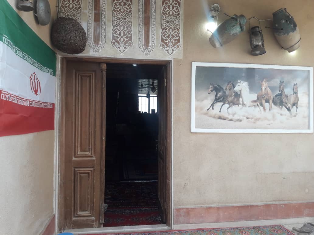 اجاره بومگردی سنتی در بویین میان دشت اصفهان - اتاق گل رز