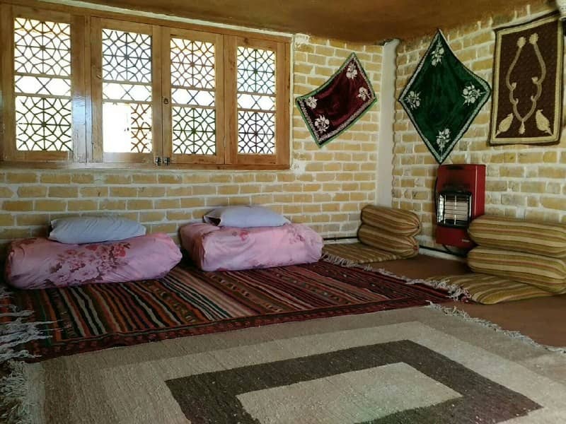 اجاره بوم گردی سنتی در ارسنجان- اتاق شیشه ای