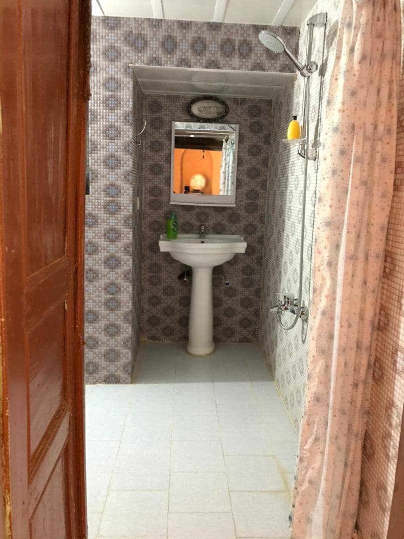 اجاره اتاق بومگردی سنتی در آباده-کف خواب بدون مستر