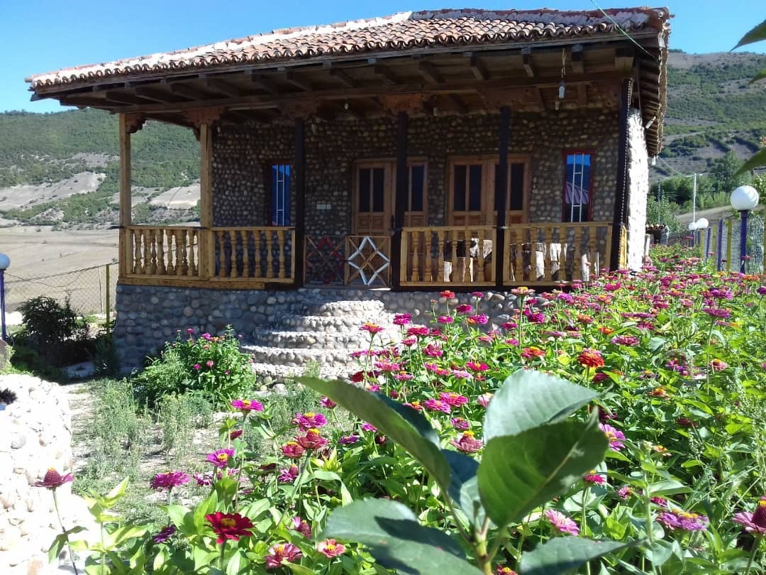 اجاره کلبه چوبی در روستای جیربند بهشهر  -  بلوط