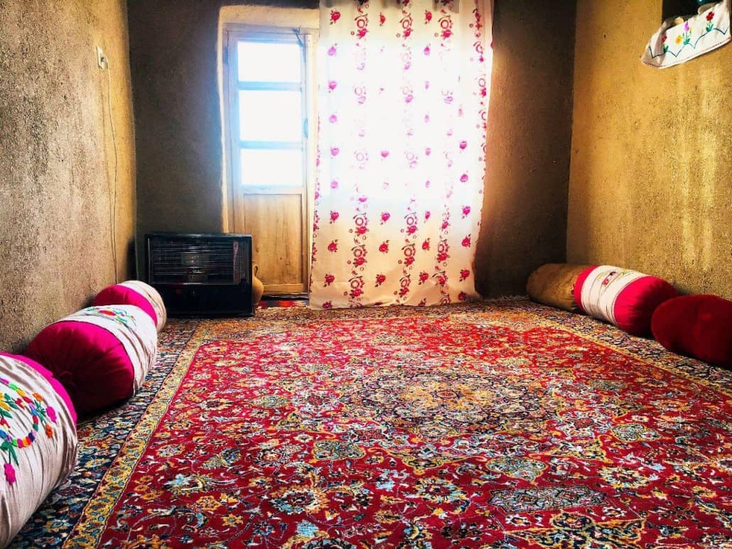 اجاره اتاق روستایی در ایور کاشمر - ریوش