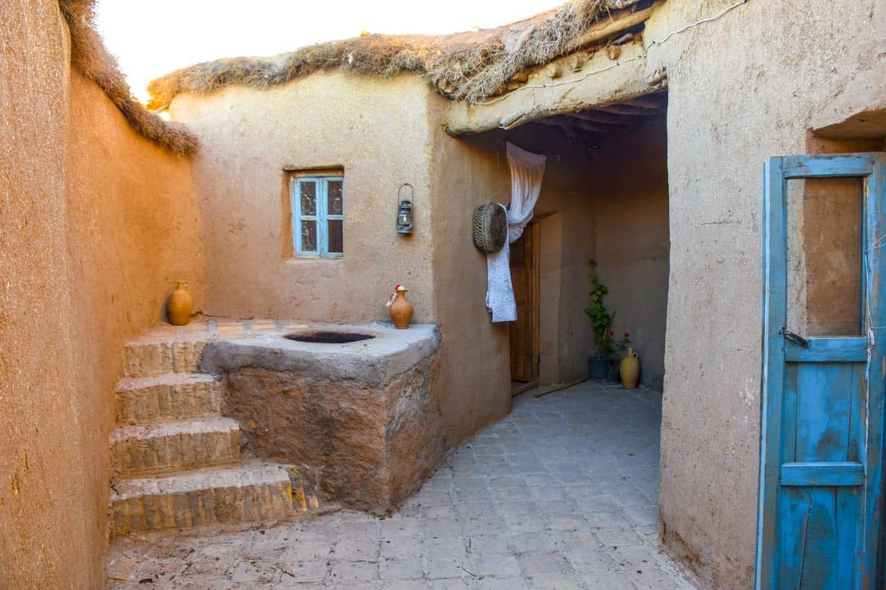 اجاره اتاق دست کند سنتی در ایور کاشمر - ریوش