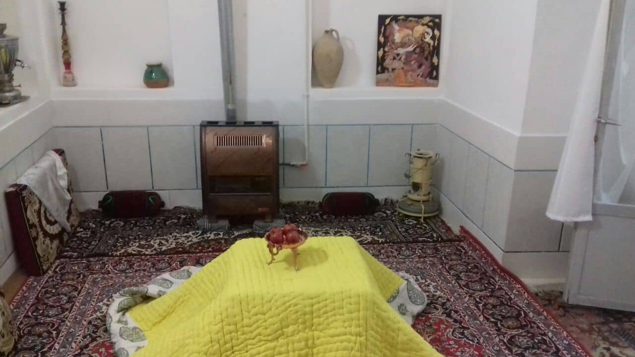 رزرو اتاق سنتی در دستجرد ورزنه - شهریور