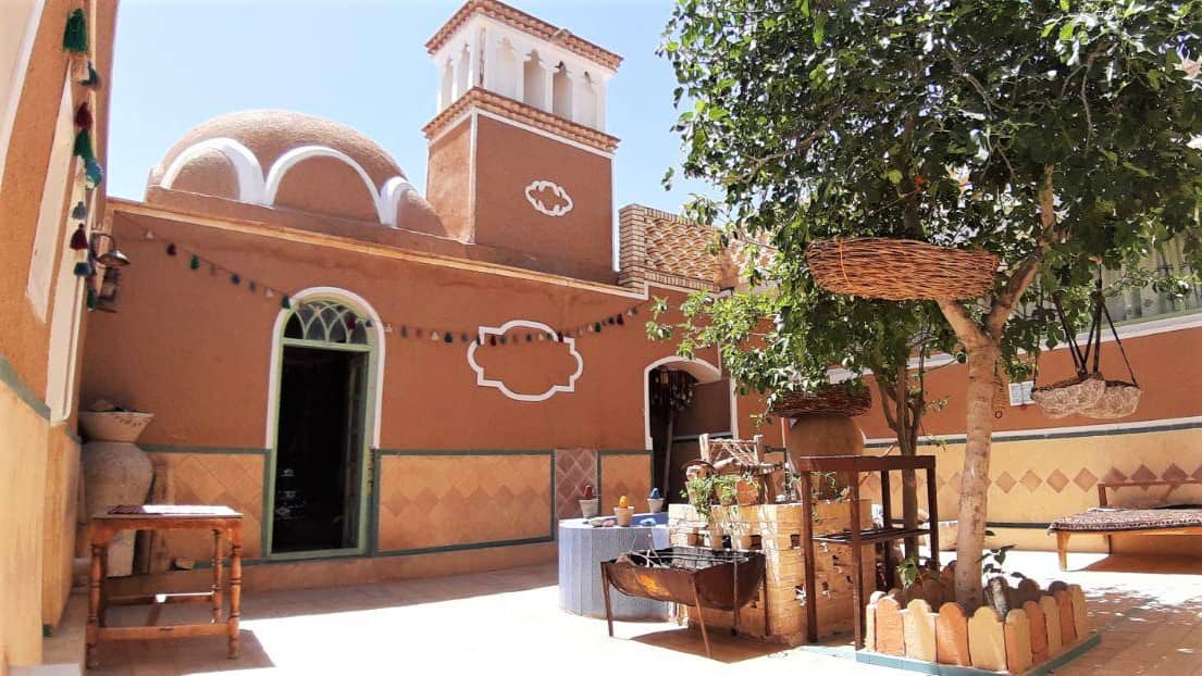 رزرو اتاق سنتی در دستجرد ورزنه - شهریور