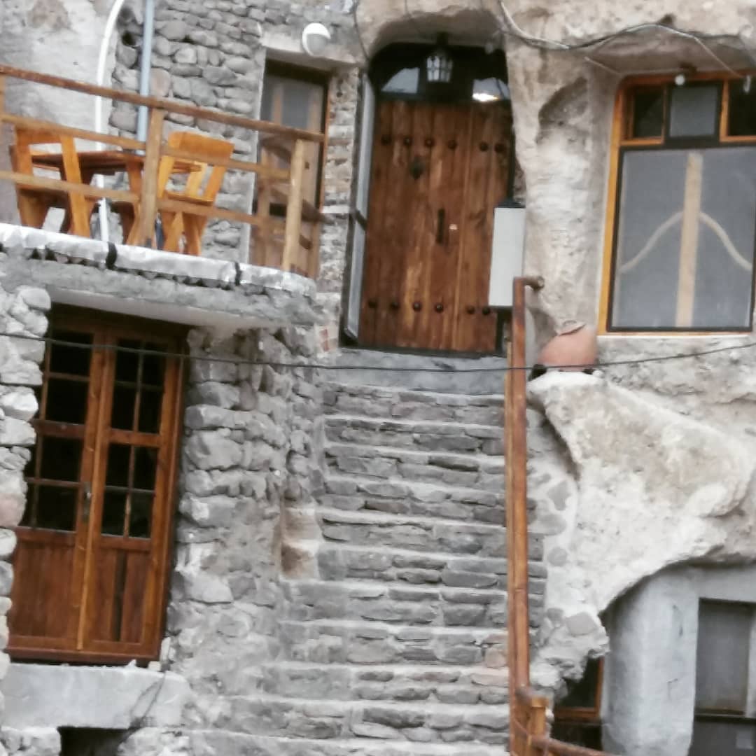 اجاره بوم‌گردی صخره‌ای در کندوان تبریز