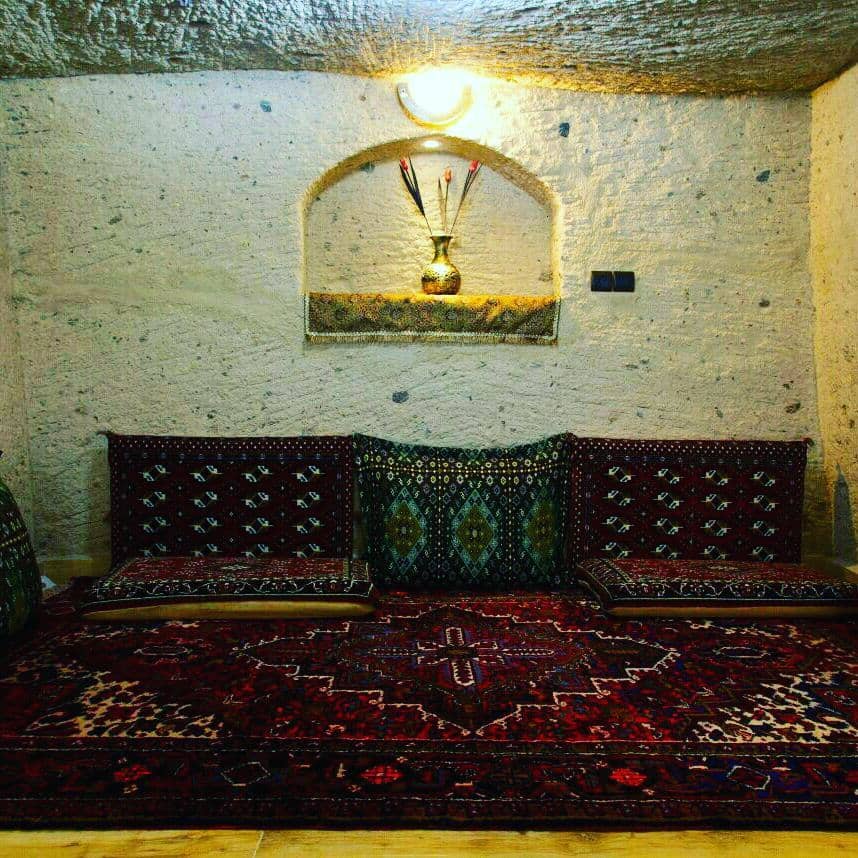 اجاره بوم‌گردی صخره‌ای در کندوان تبریز