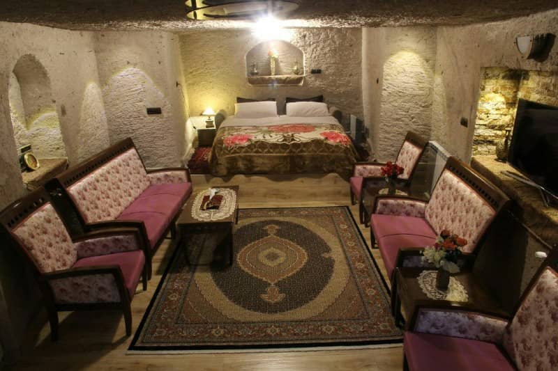 اقامتگاه صخره ای در کندوان تبریز