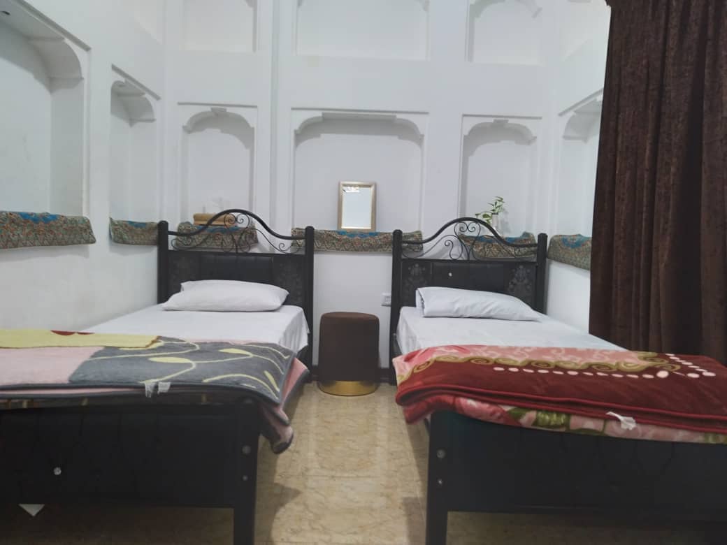 اجاره  خانه بومگردی در شهر یزد - اتاق نیلوفر