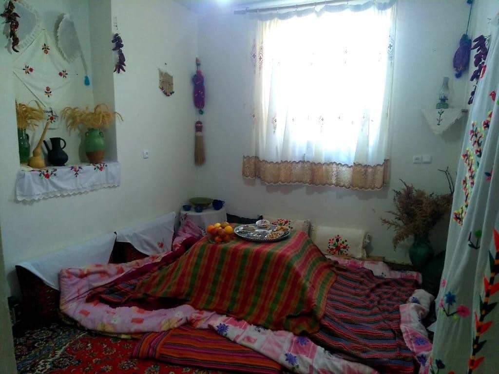 اجاره استراحتگاه بومگردی سنتی در سمنان-اتاق کرسی