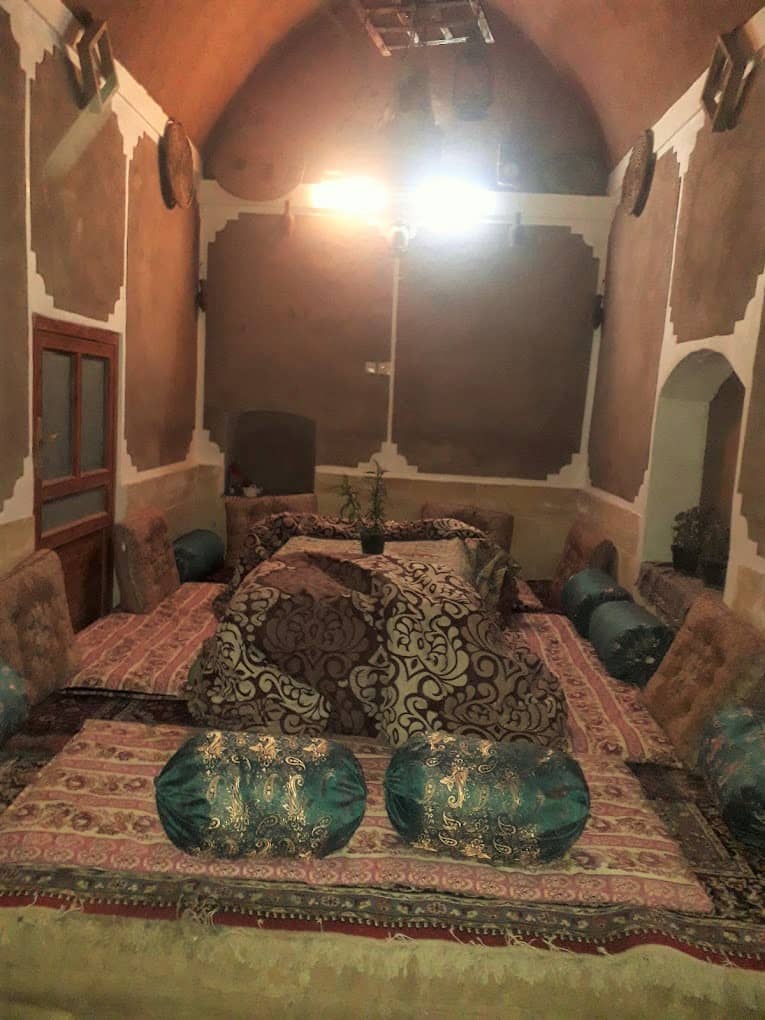 اجاره اتاق سنتی نزدیک به کویر در جندق اصفهان-10 نفره