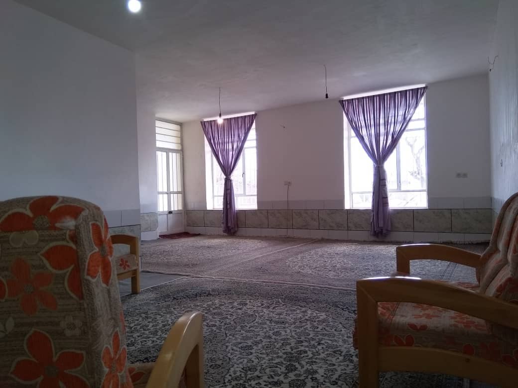 اجاره خانه ویلایی سه خوابه در خیابان مولوی سمیرم-همکف