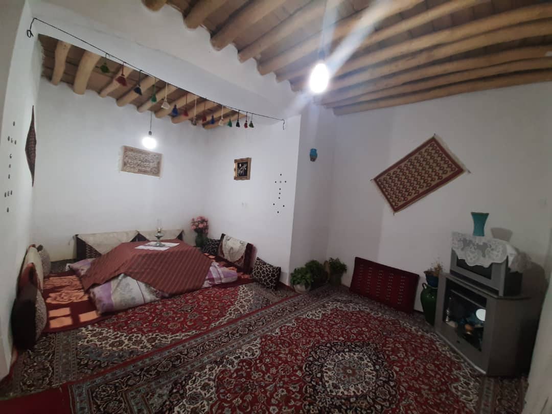 اجاره اقامتگاه سنتی در ملهمدره همدان - 10 متری 