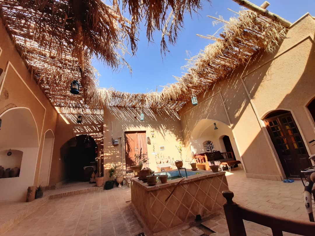 اجاره اتاق بومگردی در بیابانک سرخه  - روشنایی