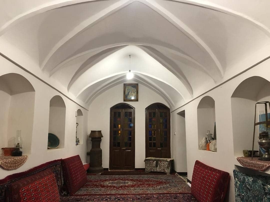 اجاره اتاق بومگردی در بیابانک سرخه  - روشنایی