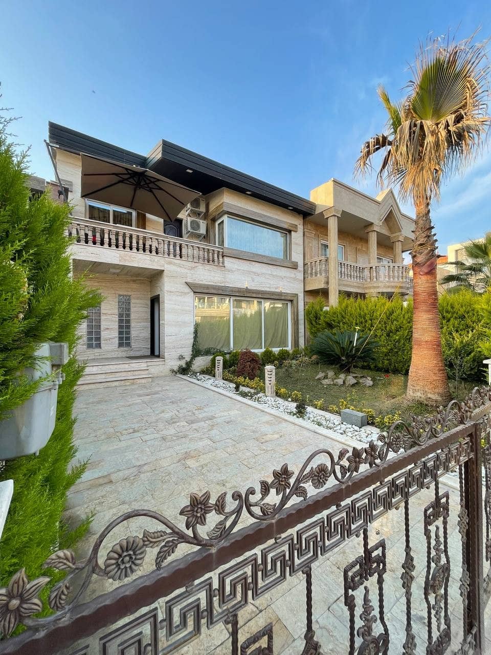 اجاره ویلا با استخرسرپوشیده سه خوابه در سرخرود محمود آباد