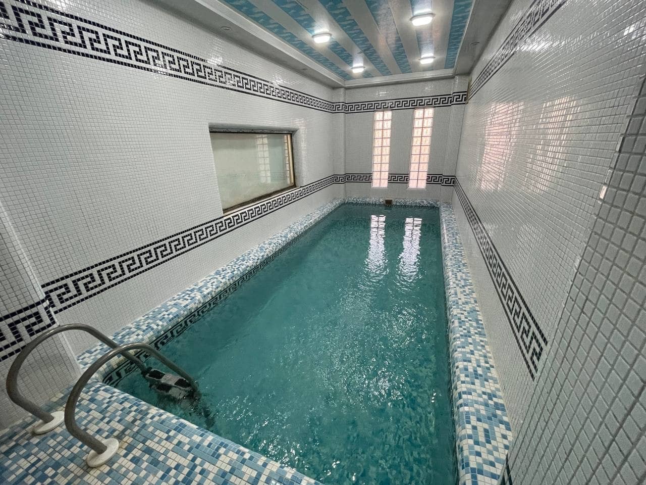 اجاره ویلا با استخرسرپوشیده سه خوابه در سرخرود محمود آباد