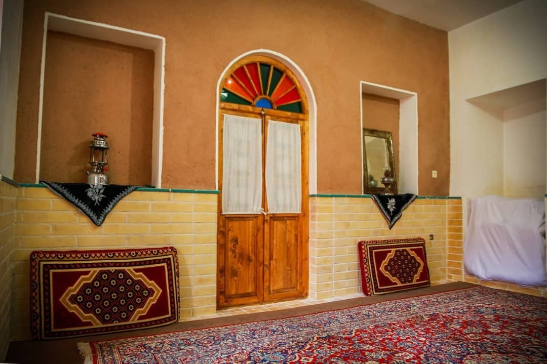 اجاره اقامتگاه سنتی دربستی در نراق  -واحد1