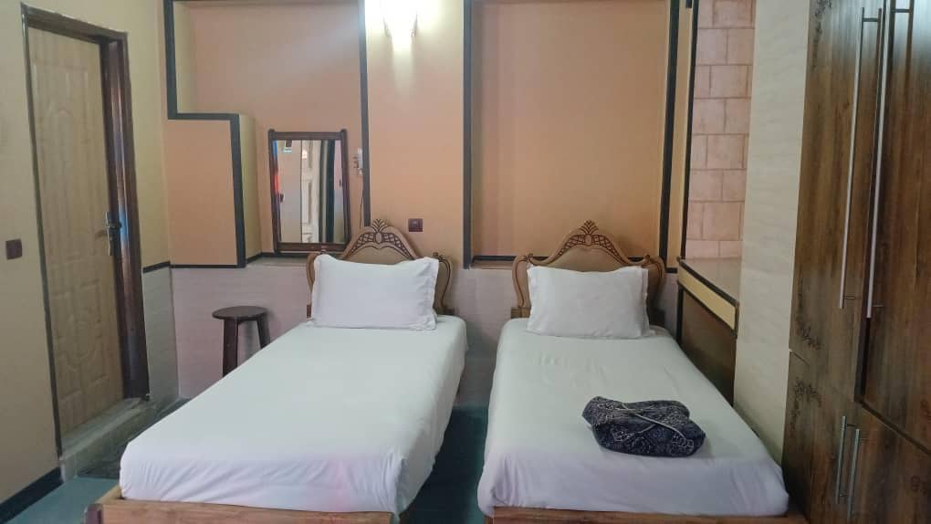 اجاره هتل سنتی  دوتخته تویین در شیراز-104