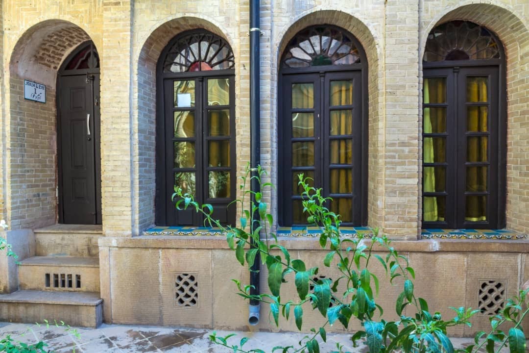اجاره  هتل آپارتمان  سنتی ارزان در شیراز-1