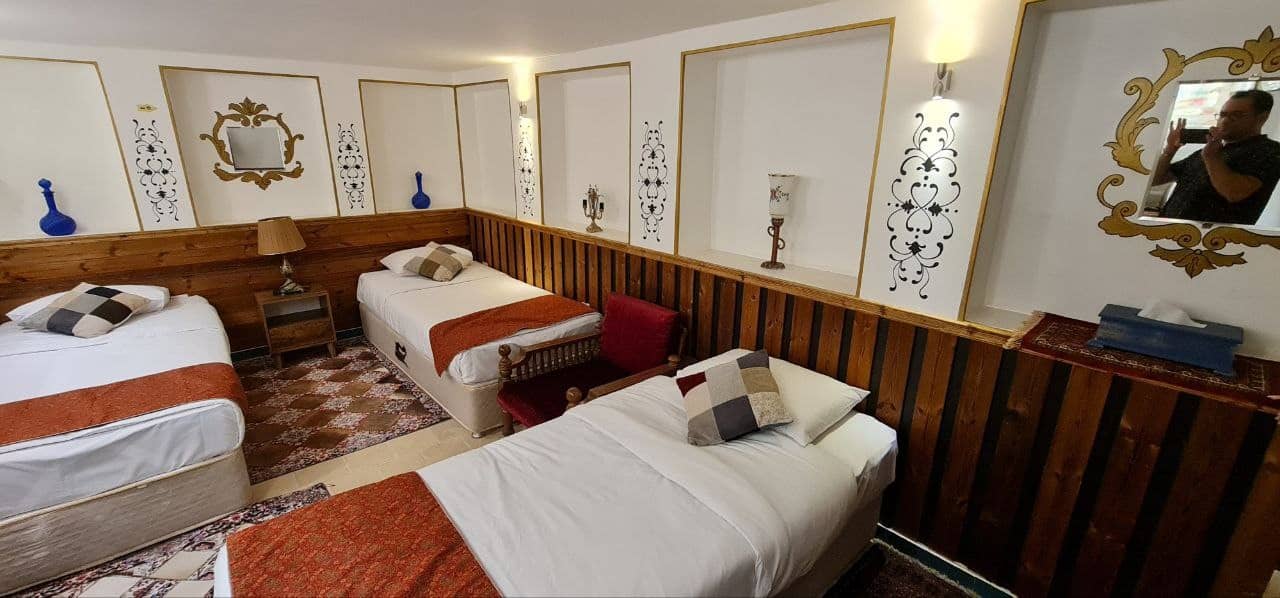 اجاره اتاق سنتی در نقش جهان اصفهان - ارحام صدر