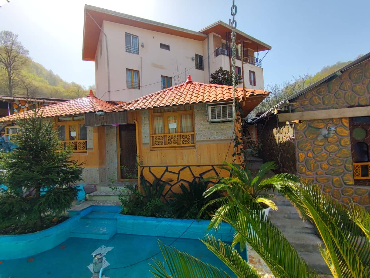 اجاره سوئیت جنگلی در روستای جمشیدآباد زیر آب - کلبه 1 ماهور