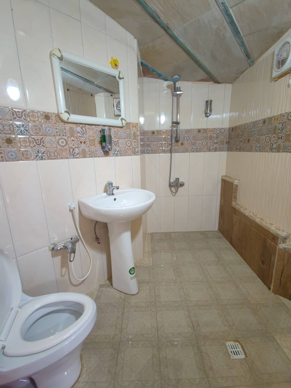 اجاره سوئیت جنگلی در روستای جمشیدآباد زیر آب - کلبه 1 ماهور