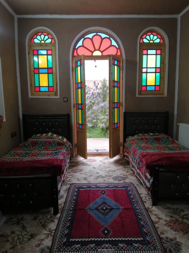 اجاره اقامتگاه بومگردی اردیبهشت در شاهدیه یزد