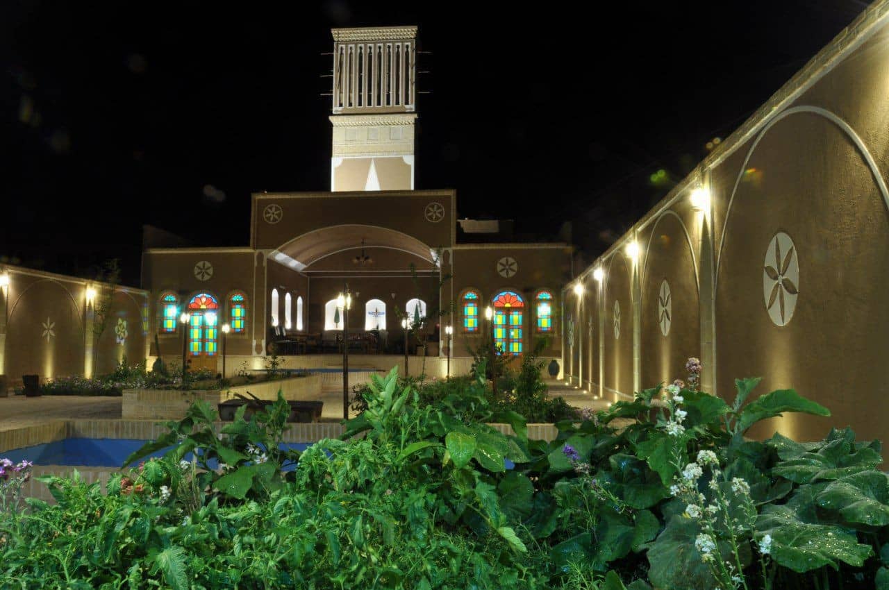 اجاره اقامتگاه بومگردی سنتی شهریور در شاهدیه یزد