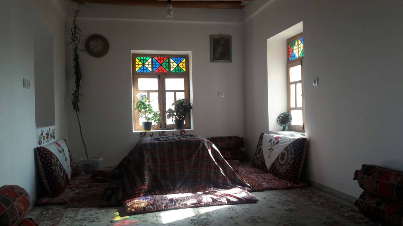 اجاره اتاق سنتی در روستای هدف گردشگری قلعه بالا بیارجمند - اتاق سرکوچه